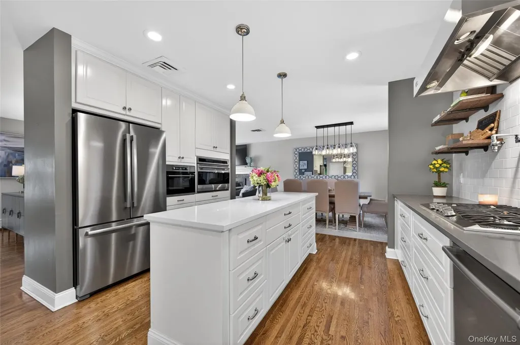 34 Bridge Road Manhasset NY 11030