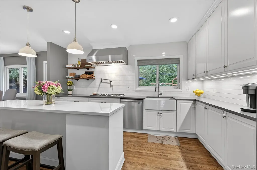 34 Bridge Road Manhasset NY 11030