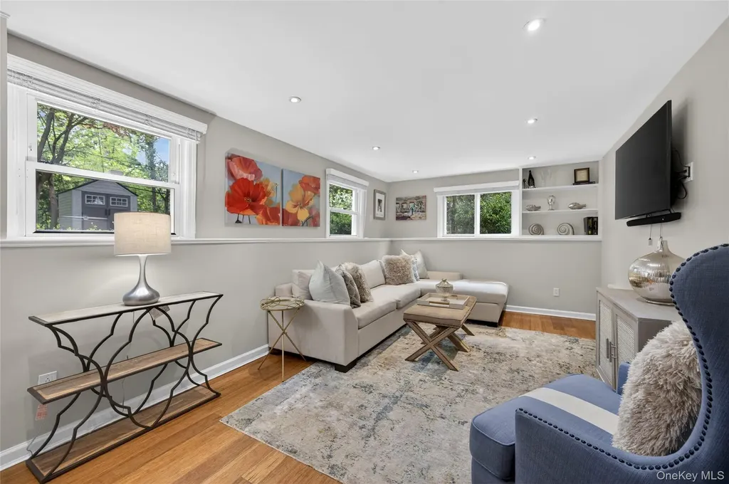 34 Bridge Road Manhasset NY 11030