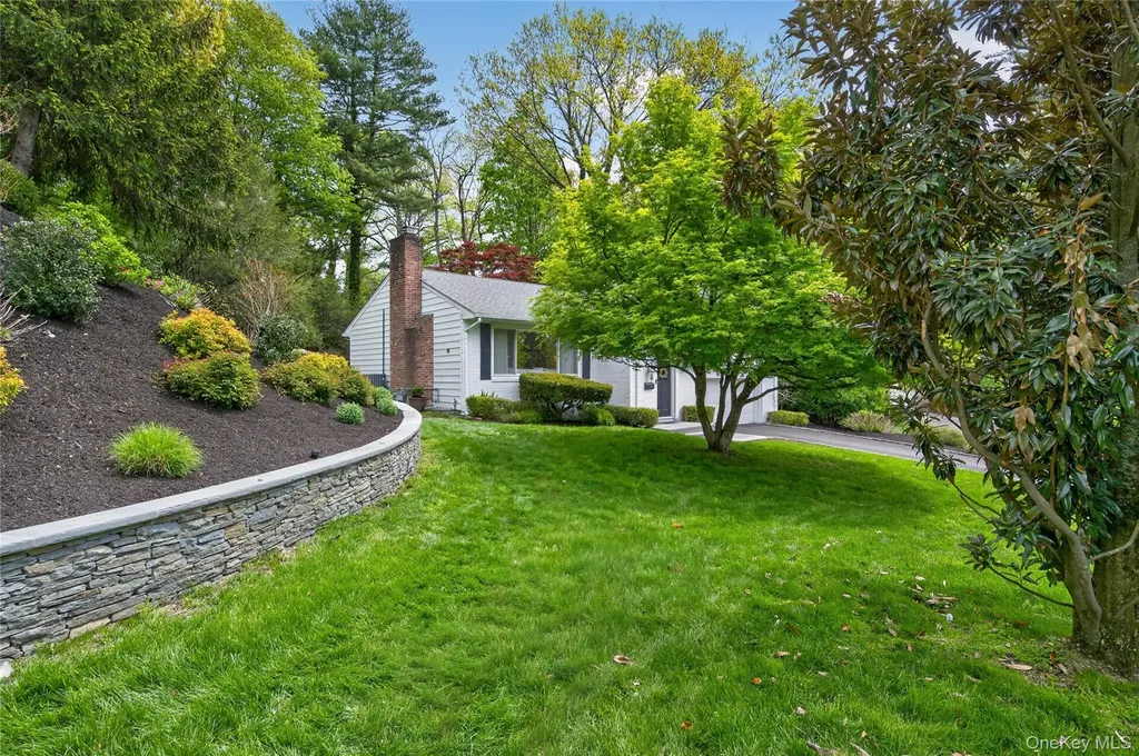 34 Bridge Road Manhasset NY 11030