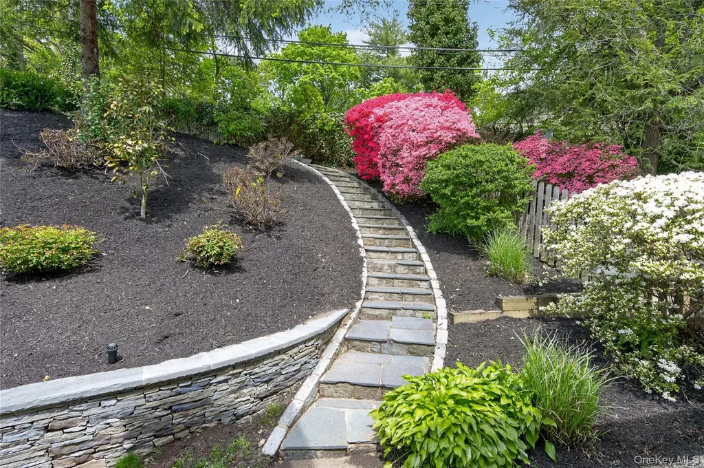 34 Bridge Road Manhasset NY 11030