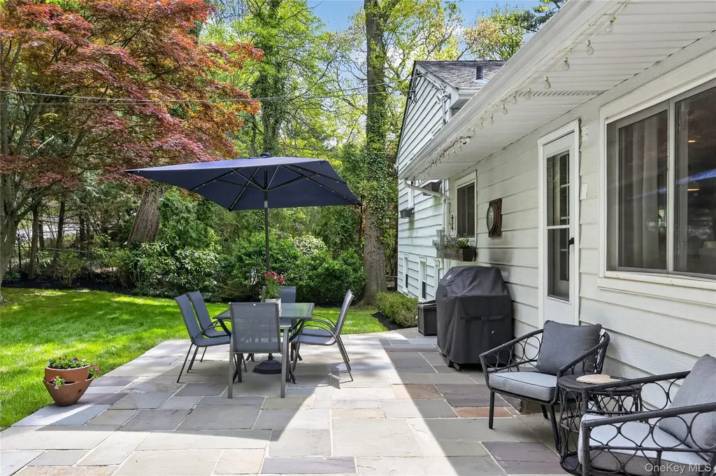 34 Bridge Road Manhasset NY 11030
