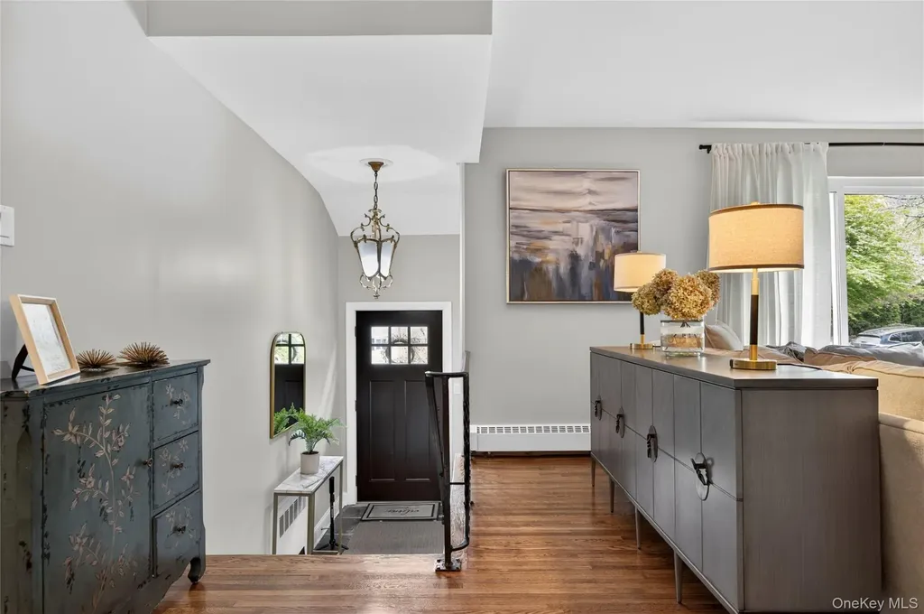 34 Bridge Road Manhasset NY 11030