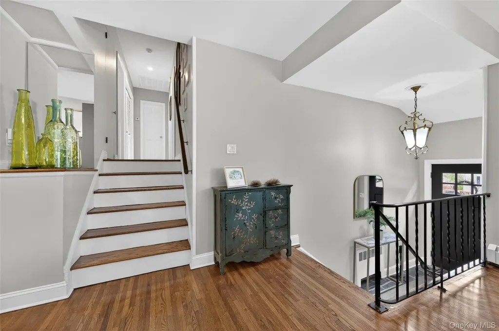 34 Bridge Road Manhasset NY 11030