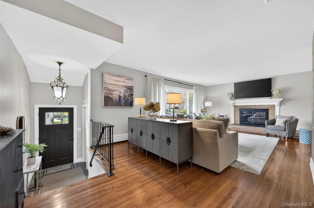 34 Bridge Road Manhasset NY 11030