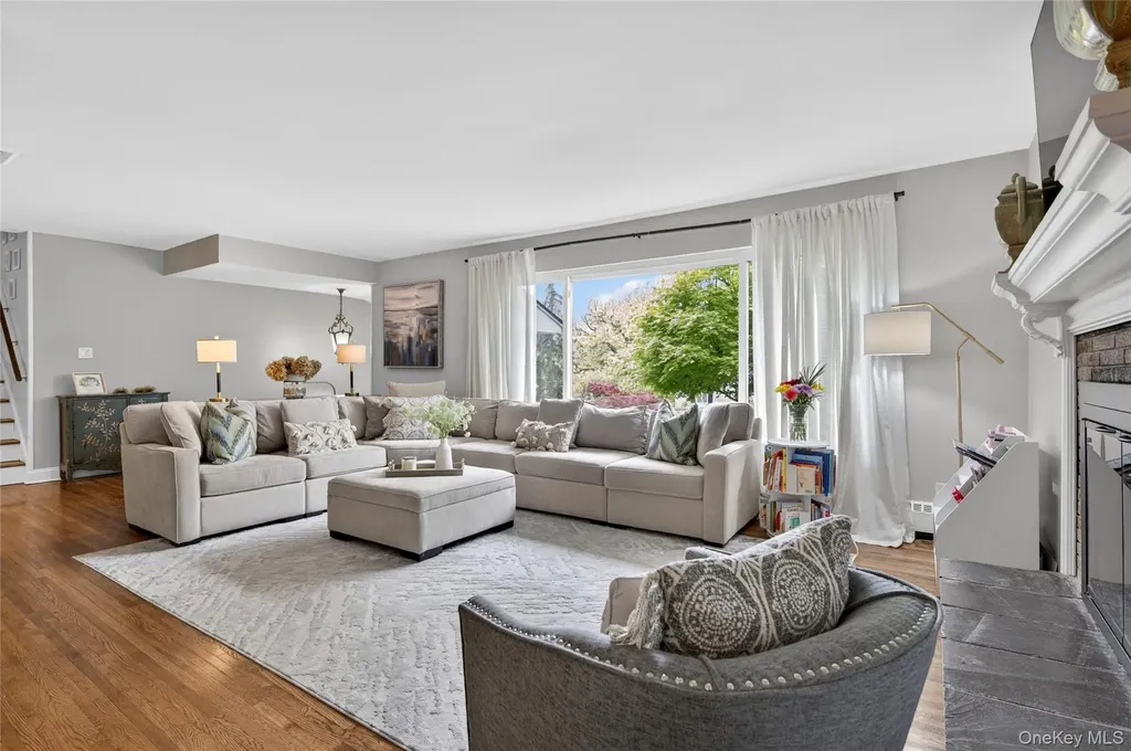 34 Bridge Road Manhasset NY 11030