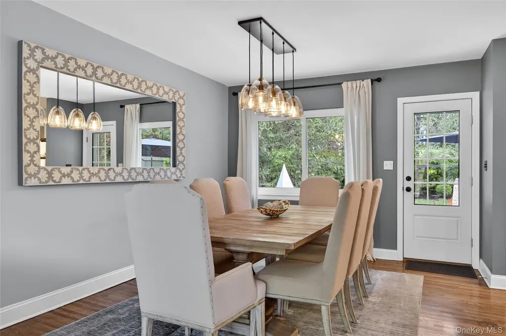 34 Bridge Road Manhasset NY 11030