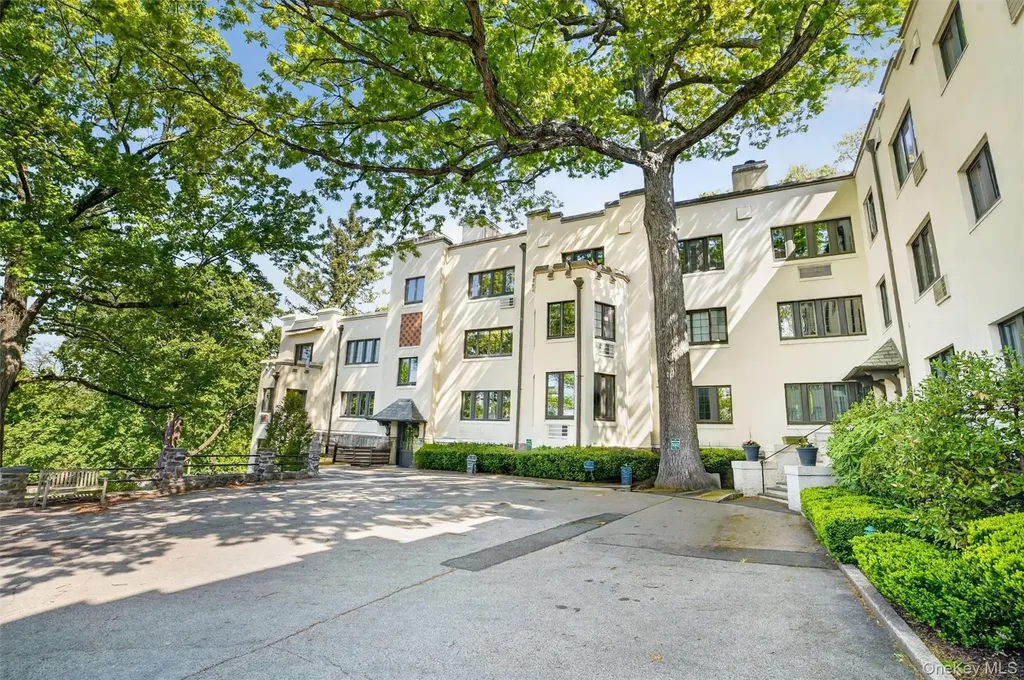15 Beechtree Lane Bronxville NY 10708