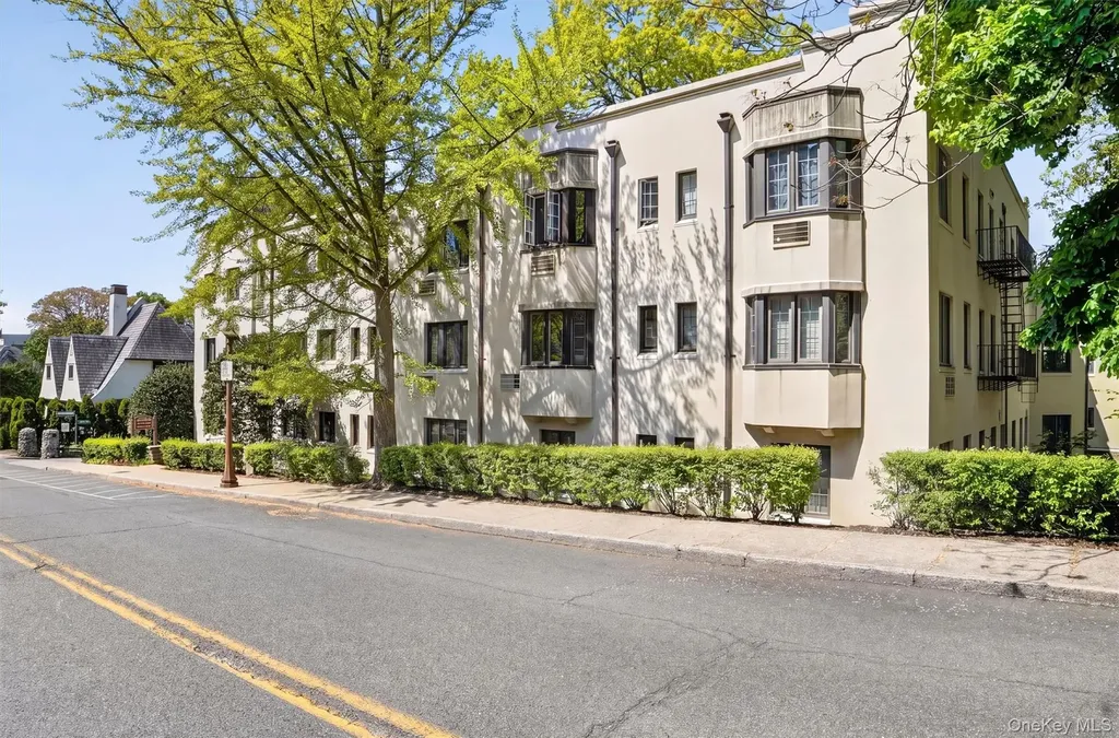 15 Beechtree Lane Bronxville NY 10708