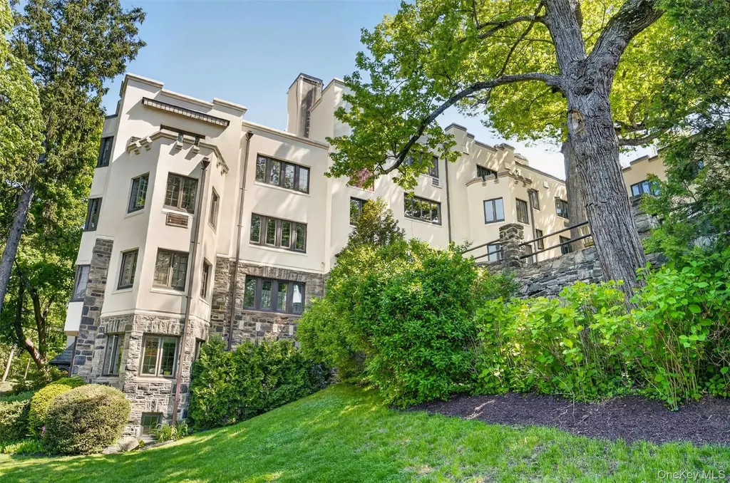 15 Beechtree Lane Bronxville NY 10708