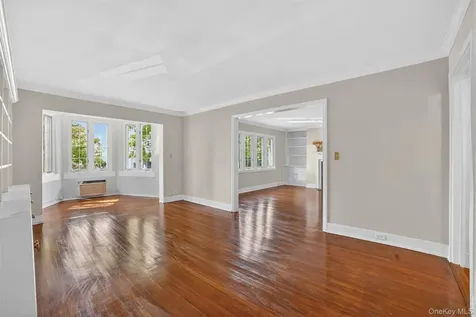 15 Beechtree Lane Bronxville NY 10708