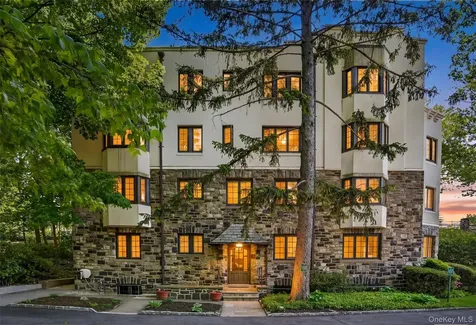 15 Beechtree Lane Bronxville NY 10708