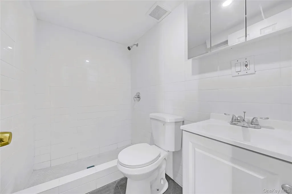 5618 Sylvan Avenue Bronx NY 10471