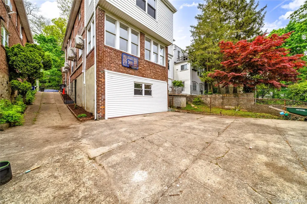 5618 Sylvan Avenue Bronx NY 10471