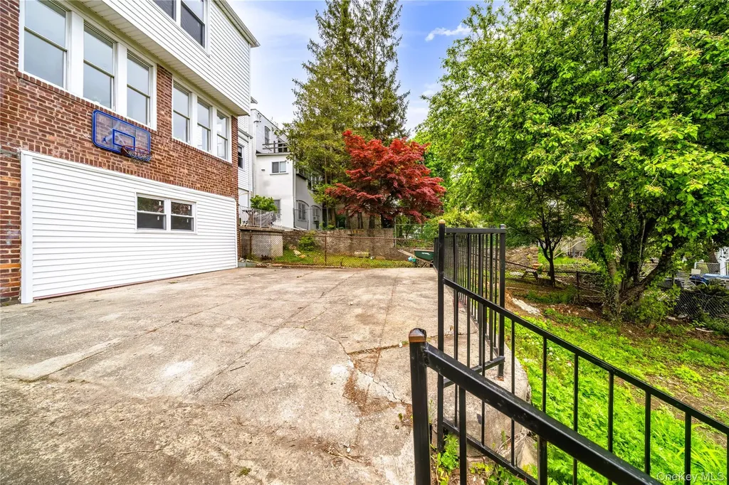 5618 Sylvan Avenue Bronx NY 10471