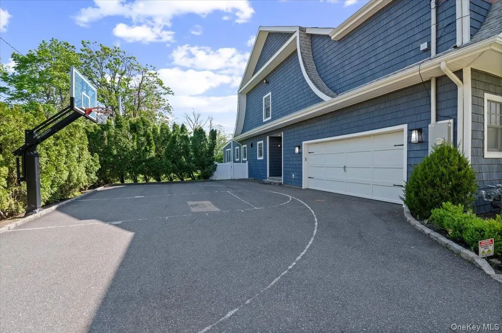 205 Hewlett Neck Road Hewlett Neck NY 11598