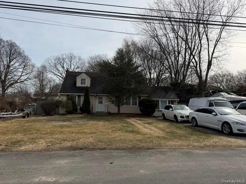 1393 Gardiner Drive Bay Shore NY 11706