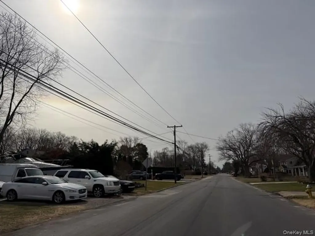 1393 Gardiner Drive Bay Shore NY 11706