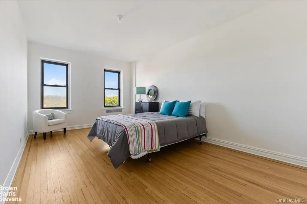 4445 Post Road Bronx NY 10471