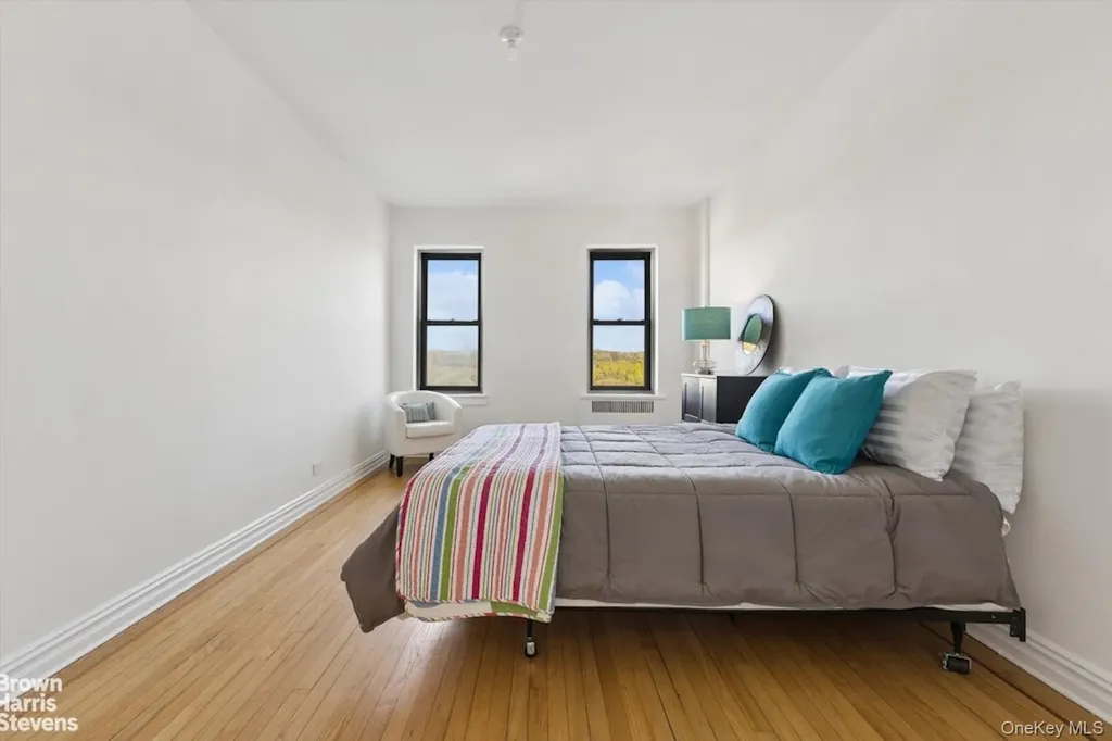 4445 Post Road Bronx NY 10471