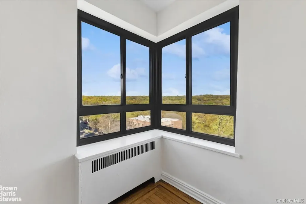 4445 Post Road Bronx NY 10471