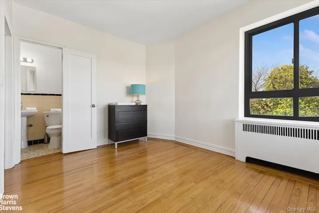 4445 Post Road Bronx NY 10471