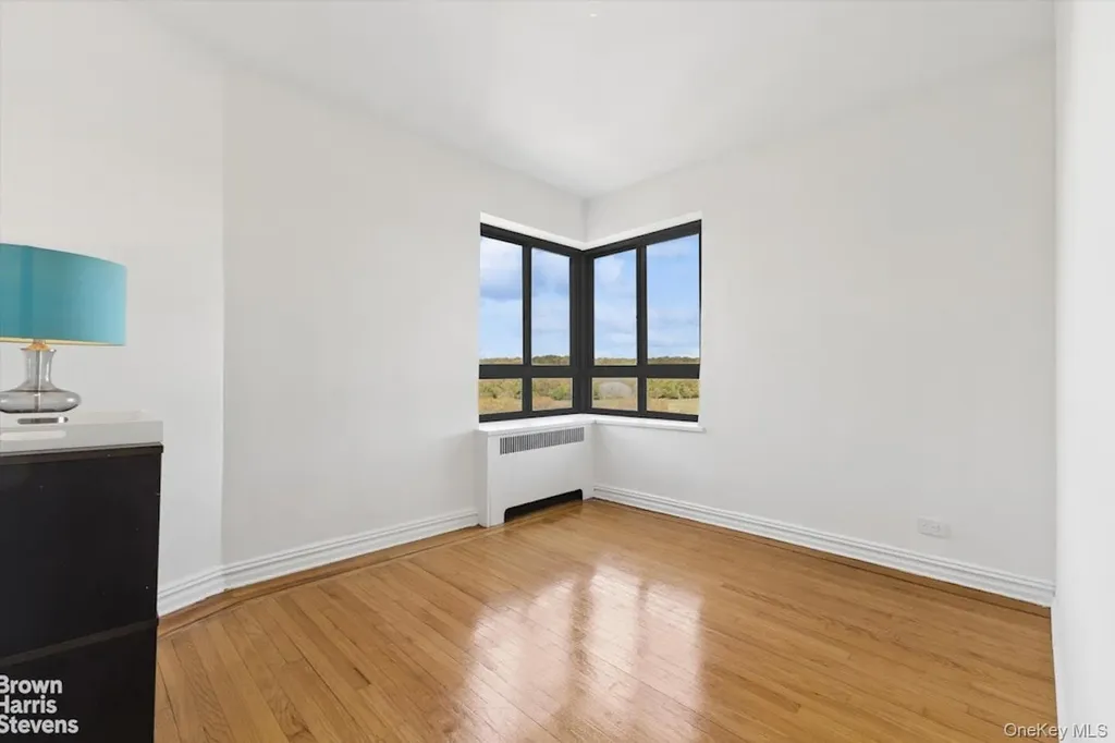 4445 Post Road Bronx NY 10471