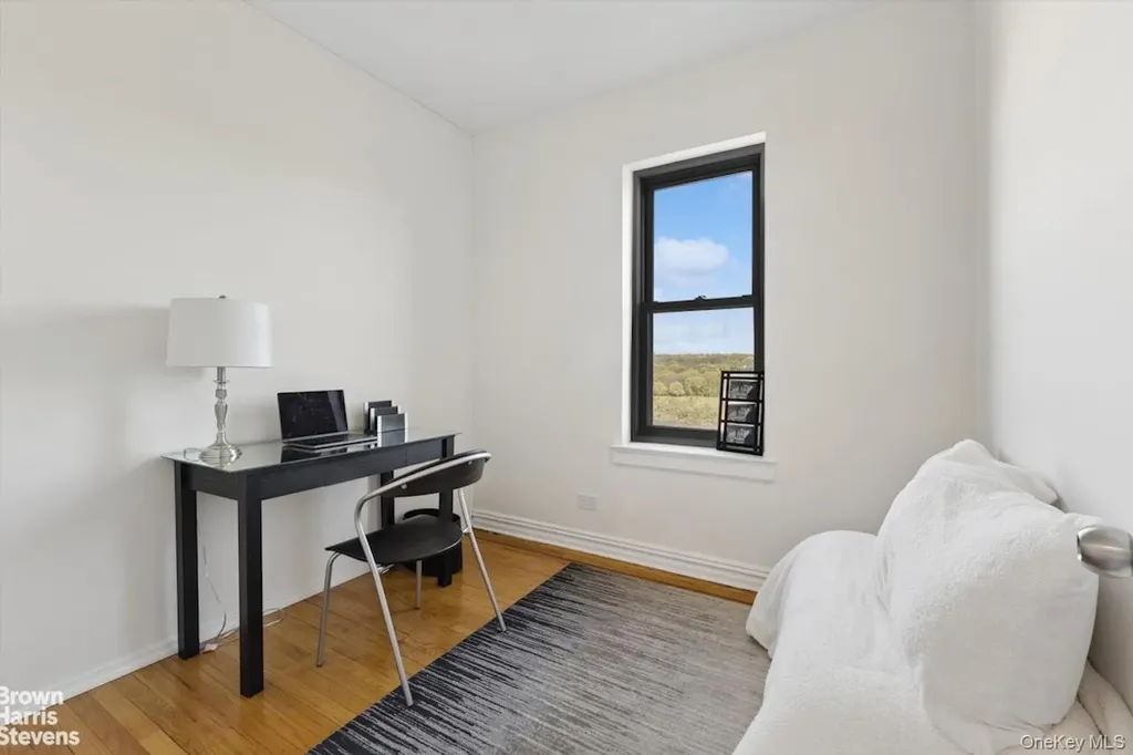 4445 Post Road Bronx NY 10471