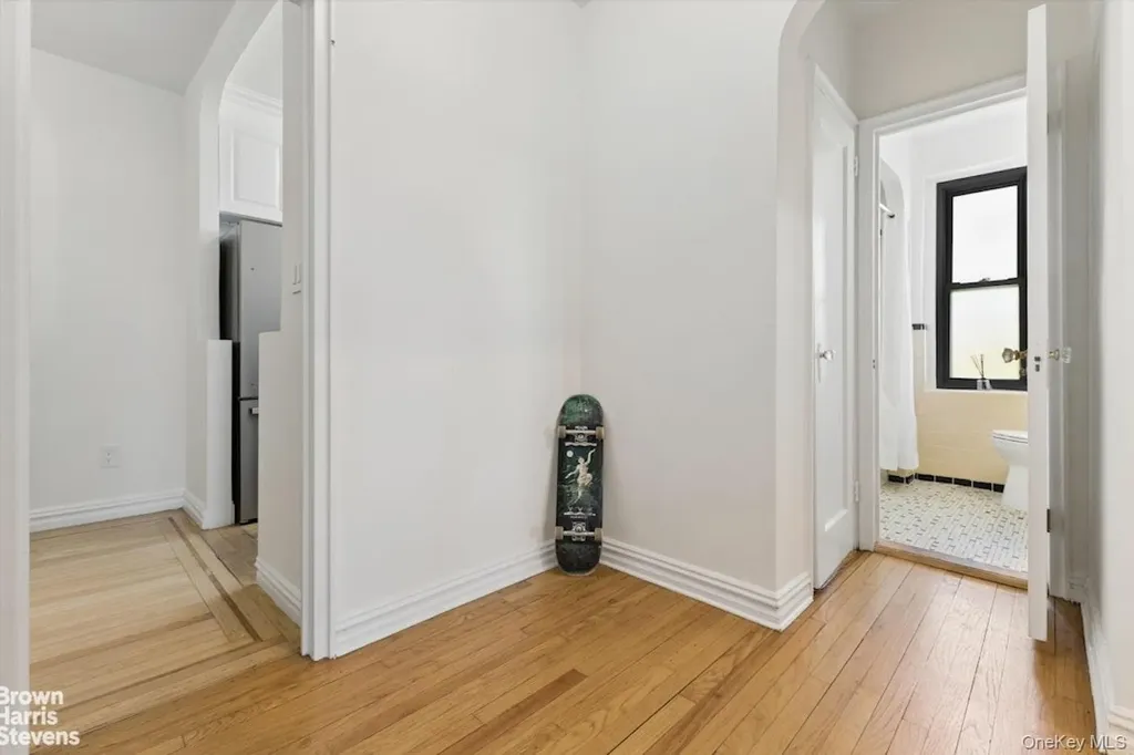 4445 Post Road Bronx NY 10471