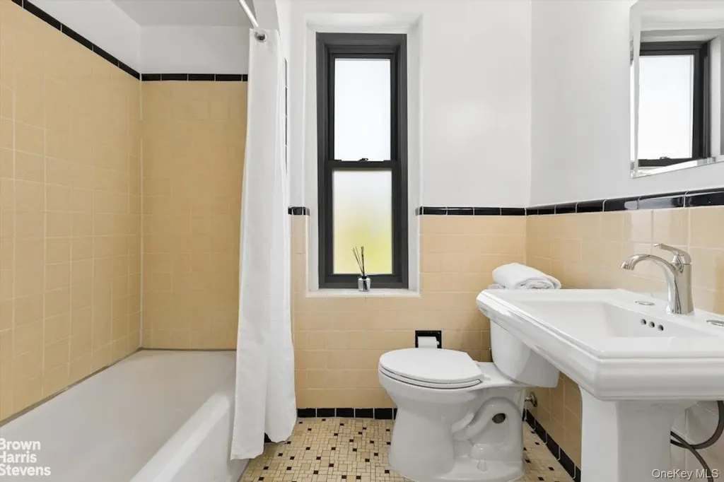 4445 Post Road Bronx NY 10471