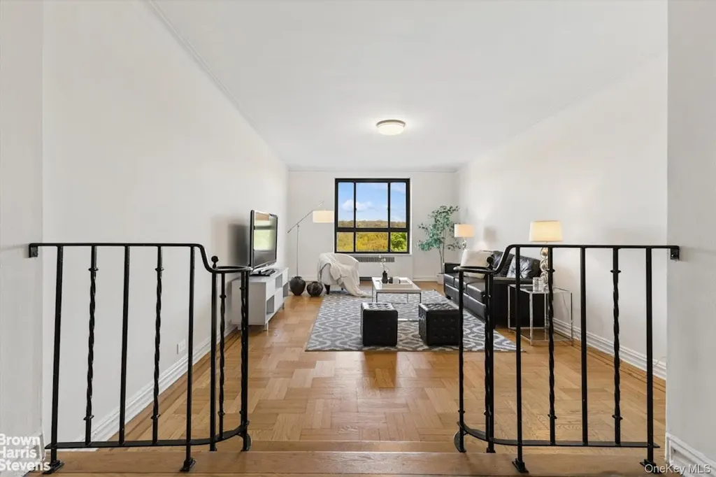 4445 Post Road Bronx NY 10471