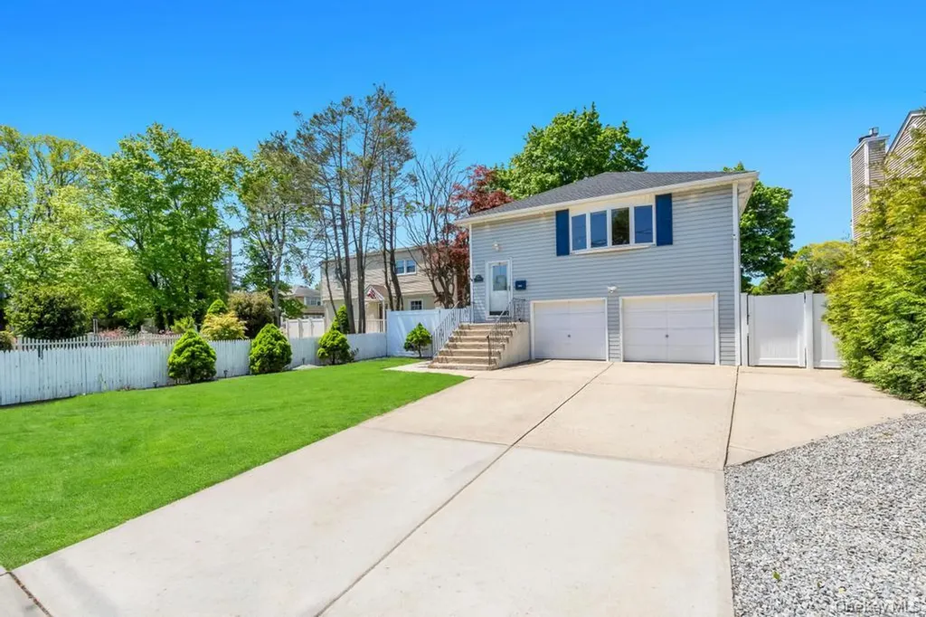 306 Jackson Avenue Syosset NY 11791