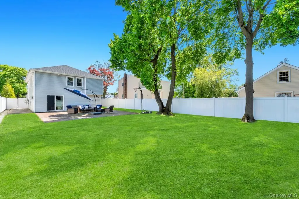 306 Jackson Avenue Syosset NY 11791