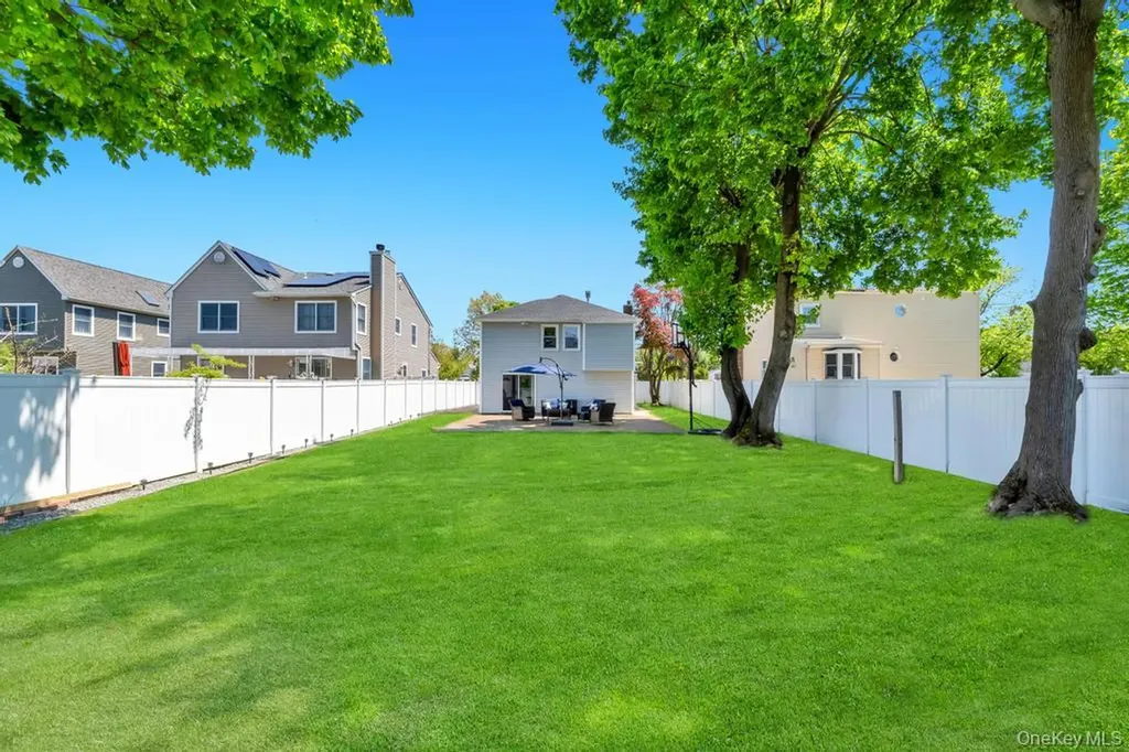 306 Jackson Avenue Syosset NY 11791