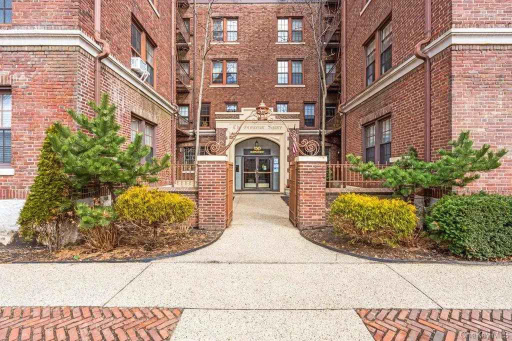150 Burns Forest Hills NY 11375
