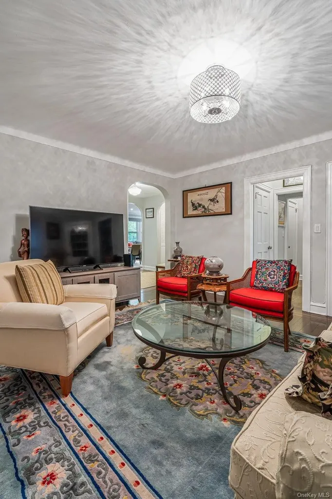 150 Burns Forest Hills NY 11375