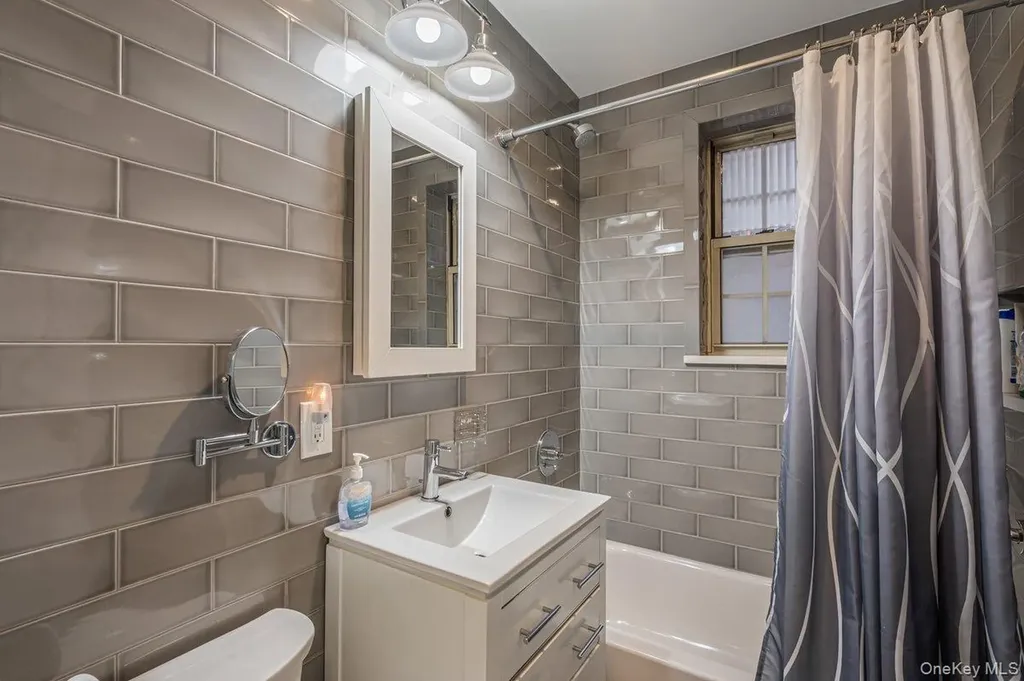 150 Burns Forest Hills NY 11375