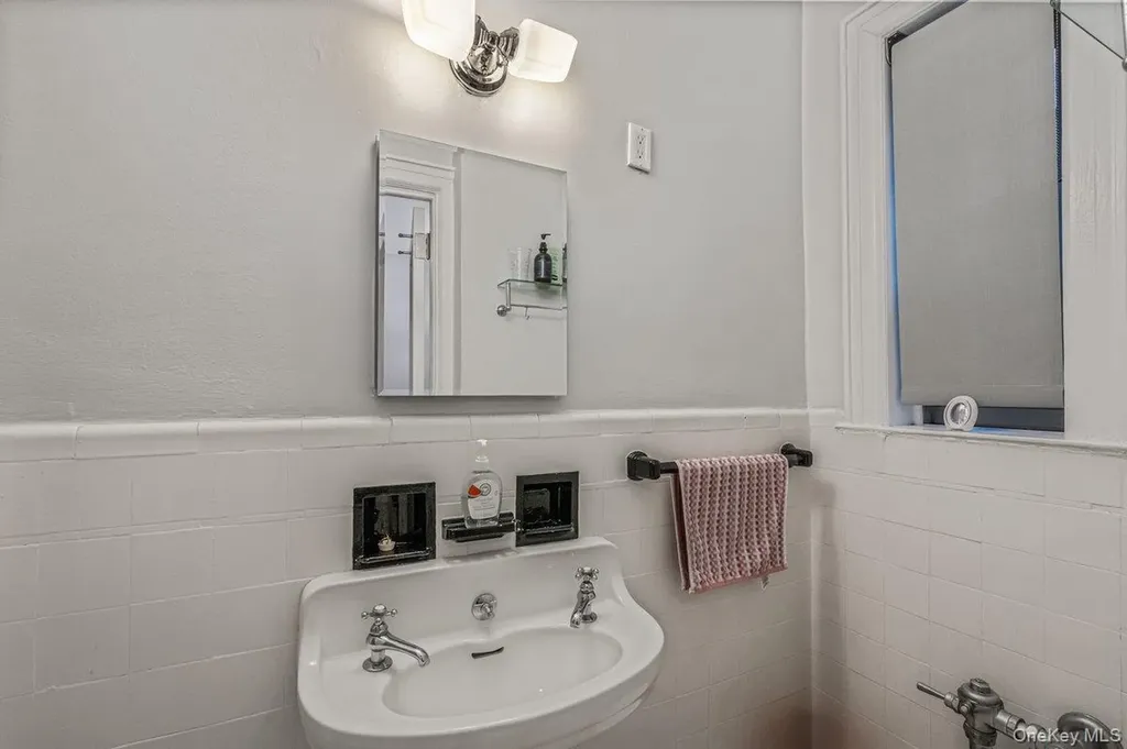 150 Burns Forest Hills NY 11375