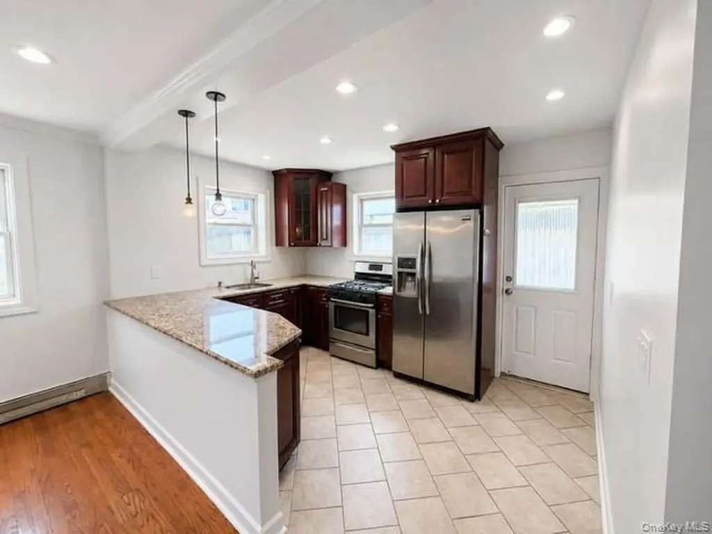 2516 Eastchester Road Bronx NY 10469