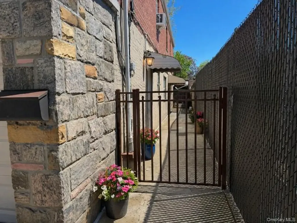 2516 Eastchester Road Bronx NY 10469