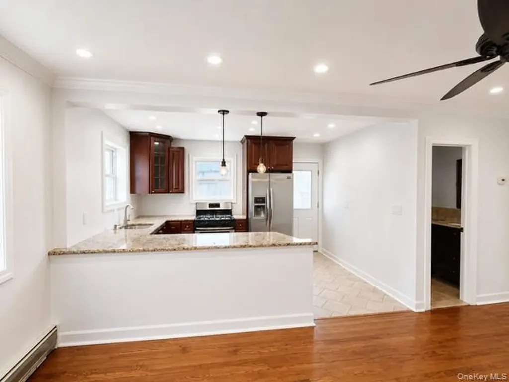 2516 Eastchester Road Bronx NY 10469