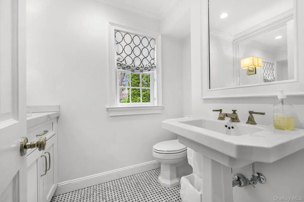 107 White Plains Road Bronxville NY 10708