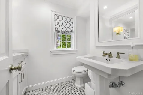 107 White Plains Road Bronxville NY 10708