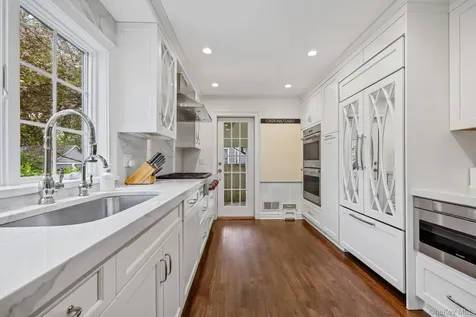 107 White Plains Road Bronxville NY 10708