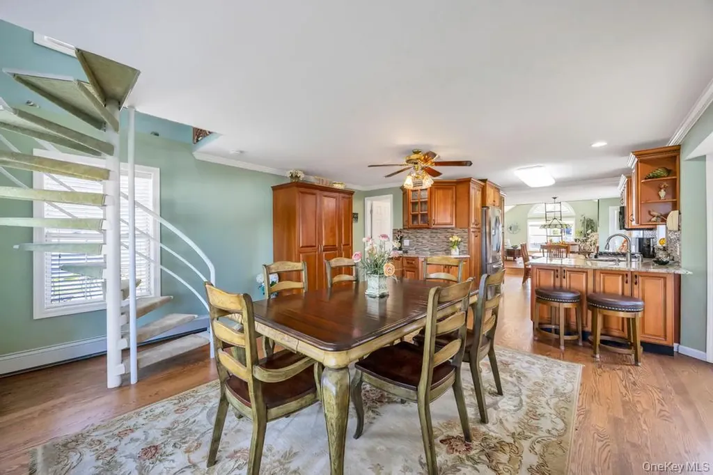 70 Featherbed Lane Oakdale NY 11769