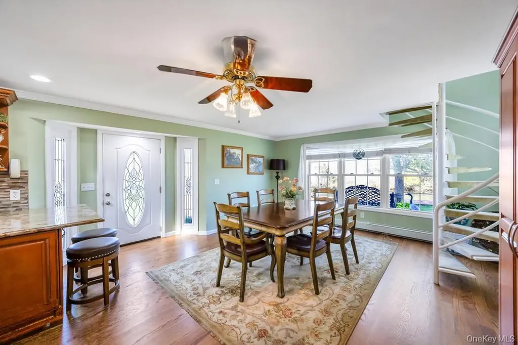70 Featherbed Lane Oakdale NY 11769