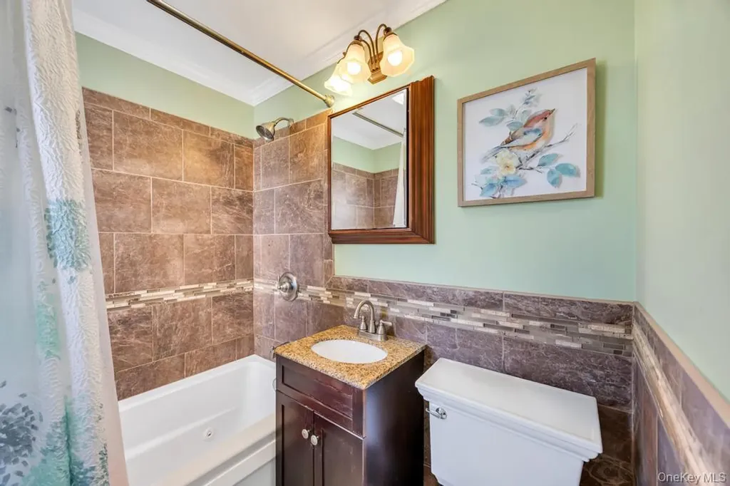 70 Featherbed Lane Oakdale NY 11769