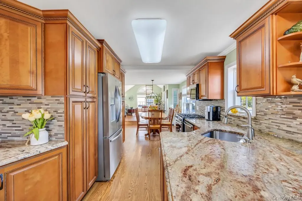70 Featherbed Lane Oakdale NY 11769