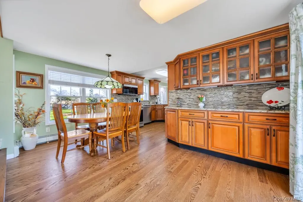 70 Featherbed Lane Oakdale NY 11769