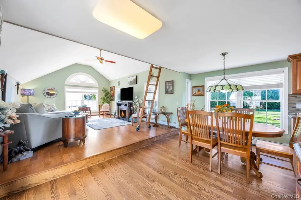 70 Featherbed Lane Oakdale NY 11769